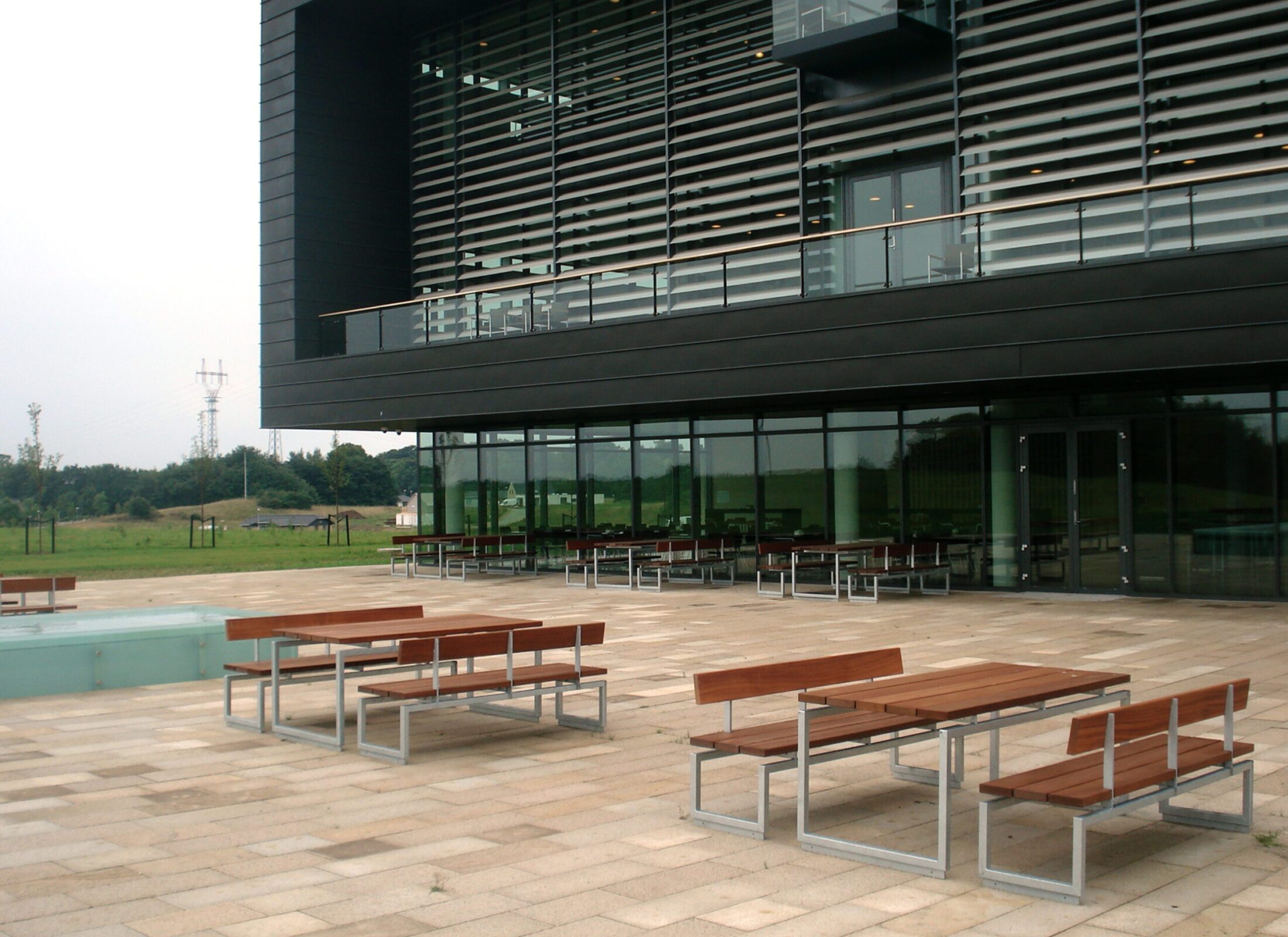 energinet arkitekttegnet bord / bænk udendørs