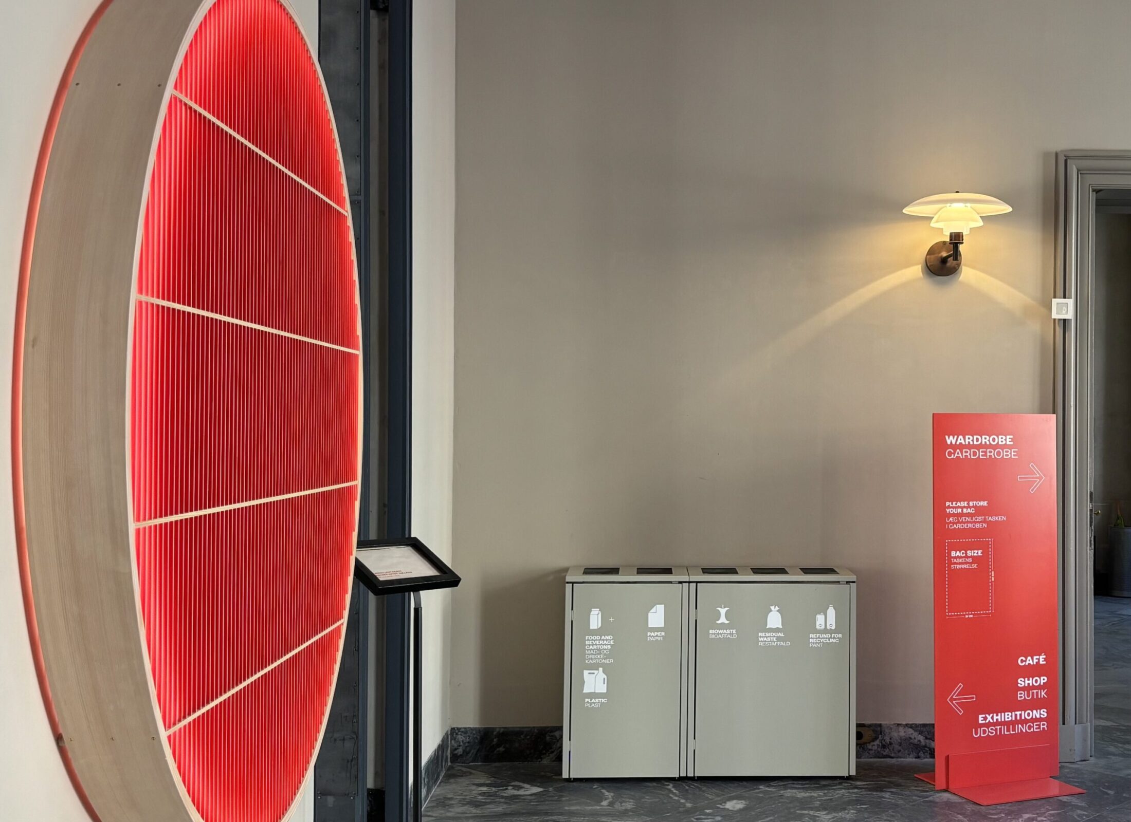 Peoples::DesignmuseumDanmark indendørs affaldssortering 5 fraktioner