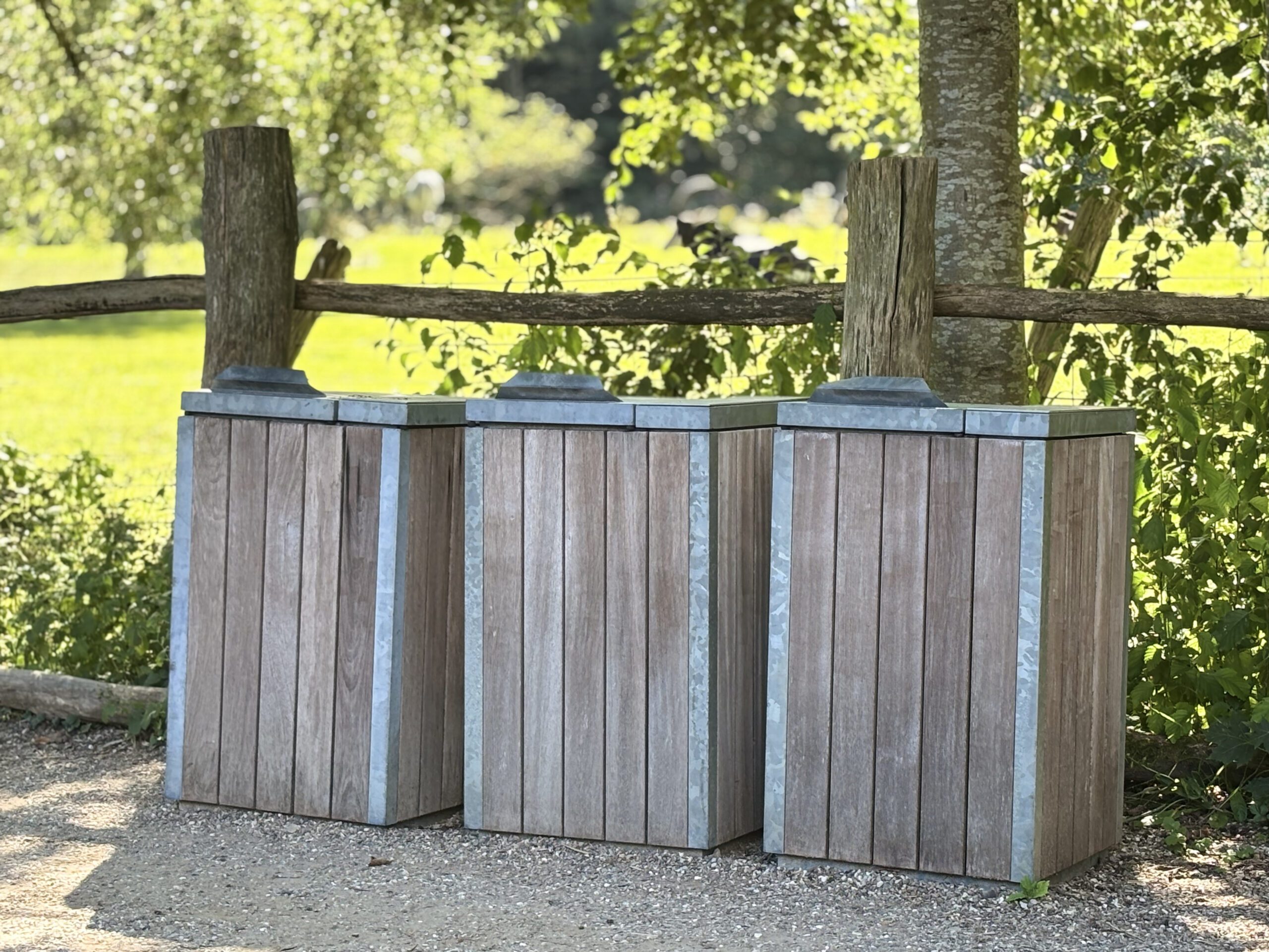 affaldssortering udendørs træ