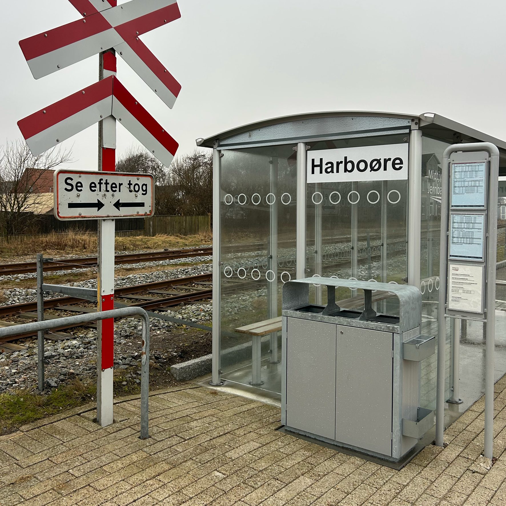 udendørs affaldssortering med 3 fraktioner